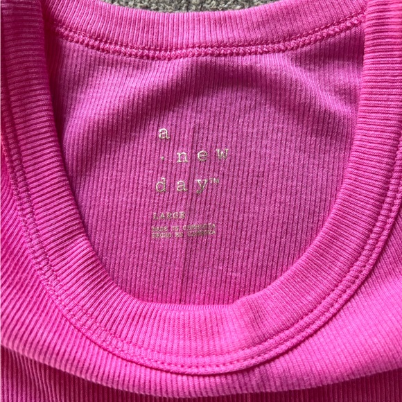 A new day ribbed tank top - Picture 2 of 3